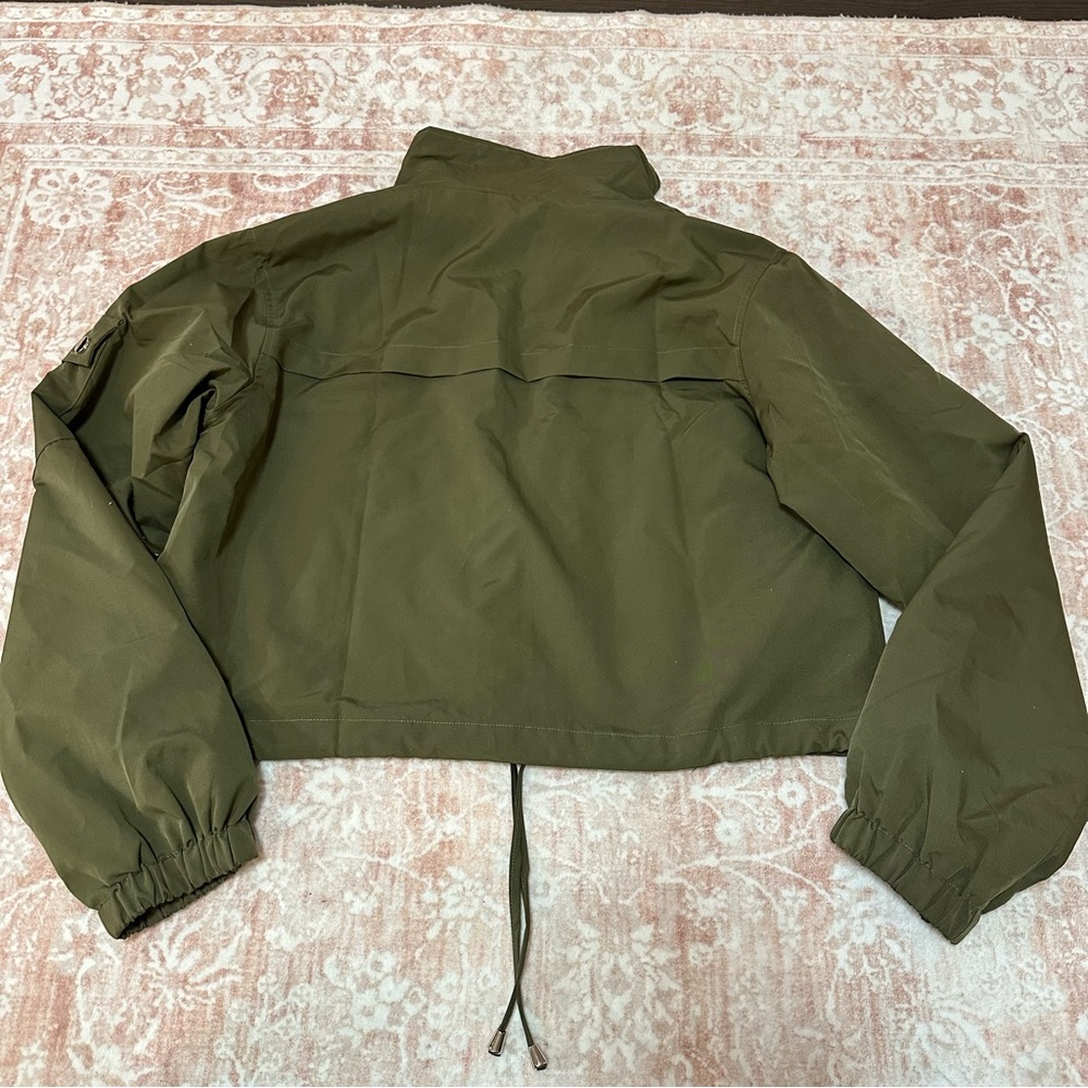 Cropped Cargo Jacket With Pockets - Picture 11 of 14